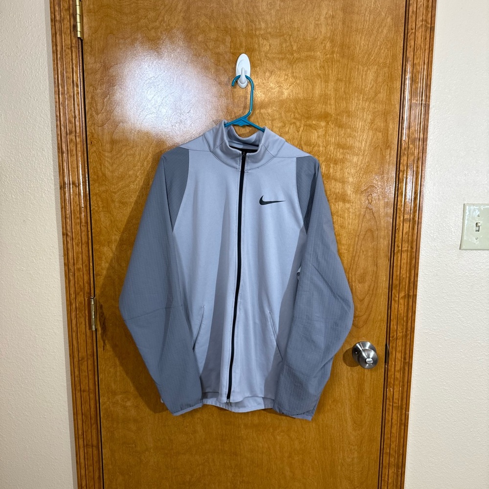 Nike Men’s Dri-Fit Warm Up Training Jacket 928022-036 Gray Size Medium